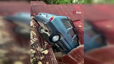 kesk -  Otomobil çatıya düştü, sürücü yaralandı Videosu