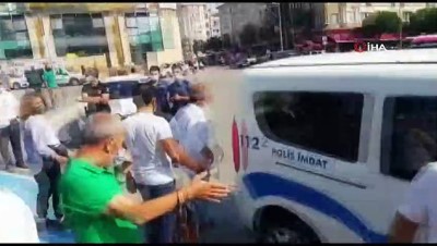 yaya gecidi -  Yayaya yol vermediği için ceza kesilen eski milletvekili polislerle tartıştı Videosu