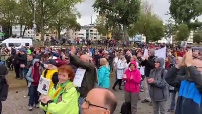 yasaklar - Almanya'da binlerce kişi Kovid-19 kısıtlamalarını protesto etti - KÖLN Videosu