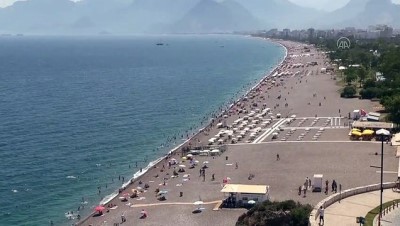 Antalya sahillerindeki yoğunluk sürüyor