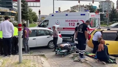 dikkatsizlik -  - Elazığ'da otomobiller çarpıştı:2 yaralı Videosu