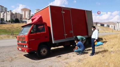  İşe gitmek için aracının başına geldi, aküsünü yerinde bulamadı