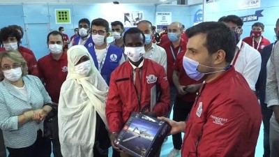 maket ucak - Selçuk Bayraktar, Somalili maket uçak meraklısı Guled Abdi ile buluştu - GAZİANTEP Videosu