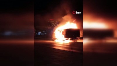  Bursa’da seyir halindeki minibüs alev alev yandı