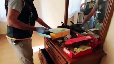  Çaldıkları altınları bozdurup dolara çevirmişler