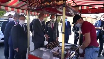 baros - Cumhurbaşkanı Erdoğan, Beşiktaş'ta bir esnaftan kestane aldı - İSTANBUL Videosu