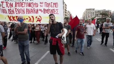 Yunanistan'da göstericiler, Pompeo'nun ülkeyi ziyaretini protesto etti, ABD bayrağını yaktı - ATİNA