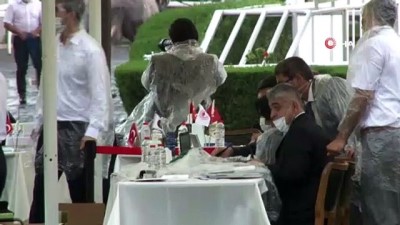  17 safkan Arap tayı sağanak yağış altında satıldı