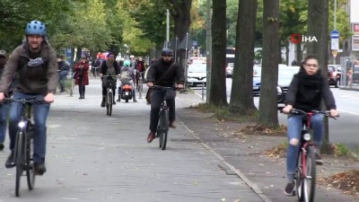 toplu is sozlesmesi -  - Berlin’de toplu taşıma çalışanlarının grevi hayatı felç etti Videosu