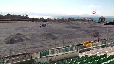  Erciş Şehir Stadyumu'nun çimleri yenileniyor