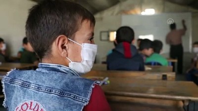 İdlib'de okullar Kovid-19 nedeniyle gecikmenin ardından açıldı