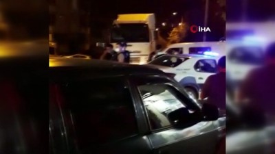  Mahalllede kavga çıktı, ortalık savaş alanına döndü...O anlar kamerada