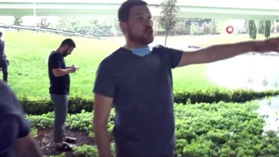  Topkapı'da altgeçidi su bastı: Servis minibüsü içerisindeki insanlarla mahsur kaldı