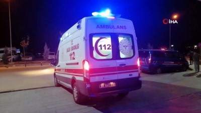  Aksaray’da bir kişi husumetli olduğu şahsı ve 2 arkadaşını bıçaklayarak yaraladı