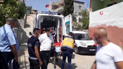  Çöp ev boşaltıldı, sahipleri hastaneye götürüldü