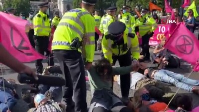 siradisi -  - İngiltere’de çevrecilerden kefenli eylem Videosu