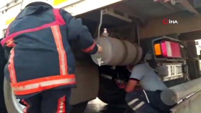  Siirt’te jandarmaya ait kamyon alev almadan söndürüldü