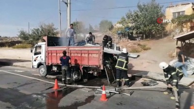 yangina mudahale -  Hurda yüklü kamyonet yandı Videosu