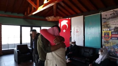 sinir kapisi - İkna çalışmaları sonucu teslim olan genç ilesiyle buluşturuldu - VAN Videosu