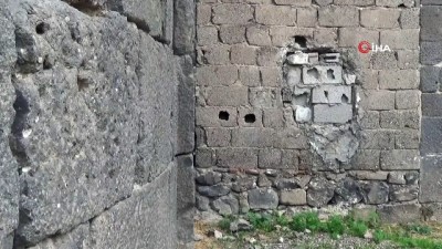  5 bin yıllık Diyarbakır surlarının bir kapısı briket ile kapatıldı