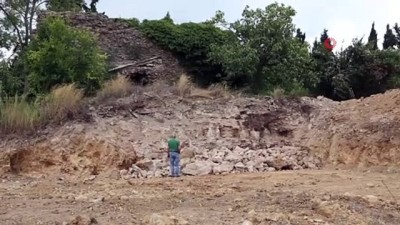 tarihi surlar -  Tarihi surların yanı başında inşaat kazısı ekipleri harekete geçirdi Videosu