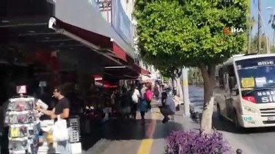  Turistler de korona virüs önlemlerine uymuyor