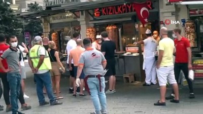 polis -  İstiklal Caddesi’nde drone’lu korona virüs uyarısı Videosu