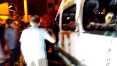 hain saldiri -  Bağlar Belediyesi yine terörün hedefinde: Temizlik aracından sonra bu kez servis aracı yakıldı Videosu