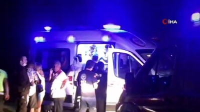 tur minibusu -  Kuşadası'nda tur minibüsüyle taksi çarpıştı: 2 turist yaralı Videosu