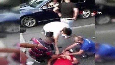  Su satan çocuğa araba çarptı, vatandaşlar seferber oldu