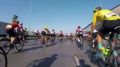 bisiklet yarisi -  Dünyaca ünlü yarışta bisikletçilerin kazası kameraya böyle yansıdı Videosu