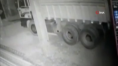  - İran’da 5.1 büyüklüğünde deprem: 34 yaralı
- Depremde 35'ten fazla evde hasar oluştu