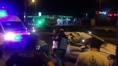  Tırın altına giren otomobilden sağ çıktılar