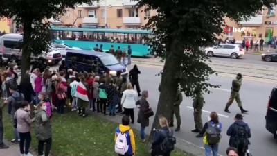polis mudahale -  - Belarus'ta muhalif isme destek yürüyüşüne polis müdahalesi Videosu