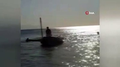 cankurtaran -  Bursa'da tekne battı...Cankurtaranlar tekneyi ve şahsı sudan çıkardı Videosu