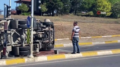 trafik isigi -  İstanbul’da 'kırmızı ışık' kazası: 1 yaralı Videosu