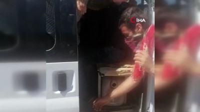  Konya'da minibüse binen 31 kişi jandarmaya yakalandı