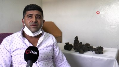  Tarlasında bulduğu taşların incelenmesini istiyor