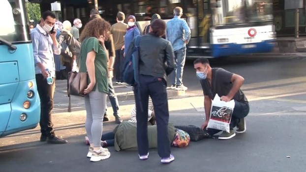 Ankara Da Duraga Giden Kadina Halk Otobusu Carpti