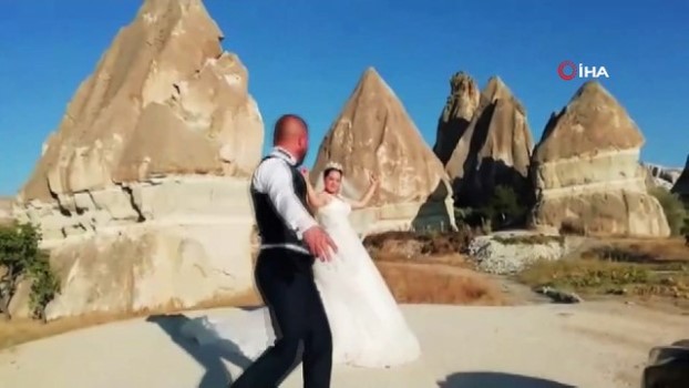 Aydin Dan Gelen Gelin Damat Peribacalari Arasinda Zeybek Oynadi