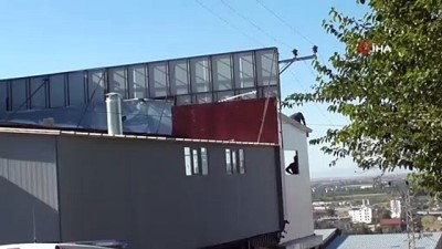  Çatıda çalışırken elektrik akımına kapılıp yaralandı
