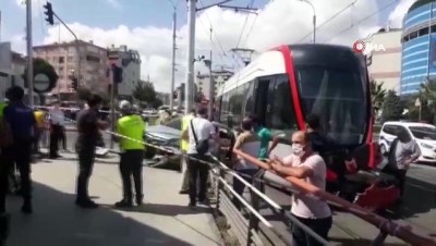  Güngören'de tramvay ile otomobilin karıştığı trafik kazasında bir kişi yaralandı. Kaza nedeniyle yol D100 yönü trafiğe kapatıldı.