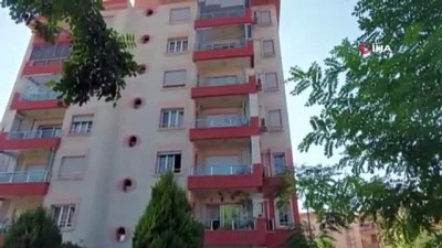 demir parmaklik -  İzmir’de korkunç olay: eşinin boğazını kesip, intihar etti Videosu