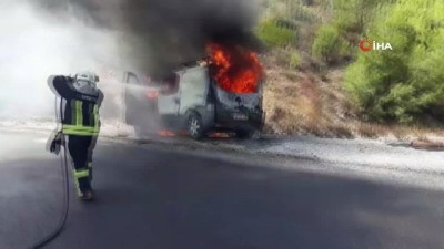ormana -  Karayolundaki araç alev alev yandı Videosu