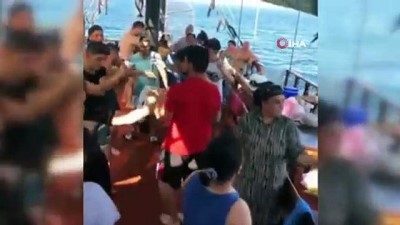 canli yayin -  Mersin'de korona önlemlerine uymayan tur tepki çekti Videosu