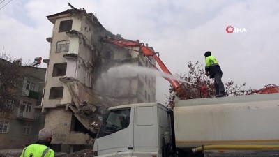 hasarli bina -  5.3’lük depremde ikinci kez hasar alan binanın kontrollü yıkımı başladı Videosu