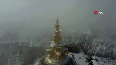 - Çin’deki Emei Dağı’nda Tablo Gibi Kar Manzarası