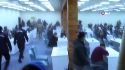 gozculer -  Kepçeyle duvarı yıkılarak girilen binada 89 kişi kumar oynarken yakalandı Videosu