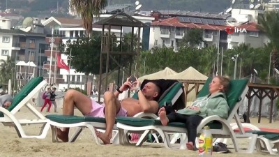  Alanya’da kısıtlamadan muaf turistler plajları doldurdu
