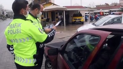  Ezine’de sokağa çıkma kısıtlamalarına uyuluyor